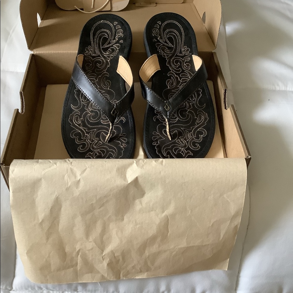 🌾 OluKai Black Leather Sandals